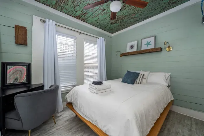 Hot Tubs - DT Duplex - Two Blocks off Forsyth Park - image 26 of 58
