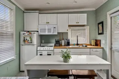 Hot Tubs - DT Duplex - Two Blocks off Forsyth Park - image 9 of 58