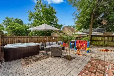 Hot Tubs - DT Duplex - Two Blocks off Forsyth Park - image 43 of 58