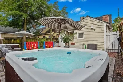 Hot Tubs - DT Duplex - Two Blocks off Forsyth Park - image 38 of 58