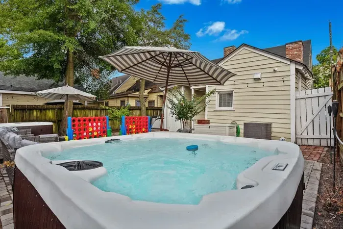 Hot Tubs - DT Duplex - Two Blocks off Forsyth Park - image 38 of 58