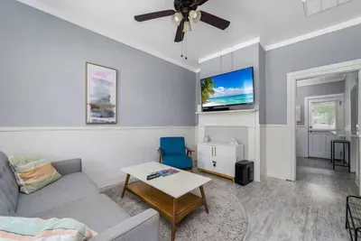 Hot Tubs - DT Duplex - Two Blocks off Forsyth Park - image 35 of 58