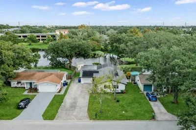 Quiet residential setting surrounded by mature trees, lakes, and open green space. Enjoy a peaceful neighborhood feel with easy access to local attractions, dining, and shopping—perfect for relaxing stays while staying close to everything.