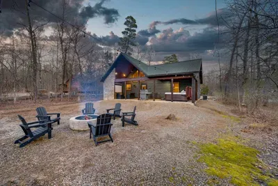 Outdoor Paradise: Gather around the fire pit under twinkling lights surrounded by nature's beauty!