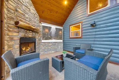 Outdoor Lounge: Unwind by the fire with stylish seating and a movie night under the stars!