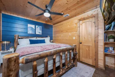Rustic Retreat: Experience a unique blend of natural charm with stunning wooden decor and plush comforts!
