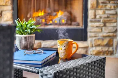 Relaxation Nook: Sip coffee by the fire with charming decor and a warm ambiance!