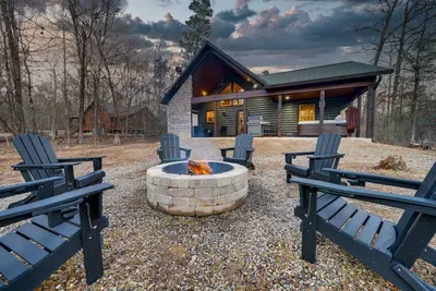 Outdoor Lounge: Gather around the fire pit and soak in nature’s beauty in Broken Bow!