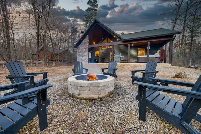Outdoor Lounge: Gather around the fire pit and soak in nature’s beauty in Broken Bow!