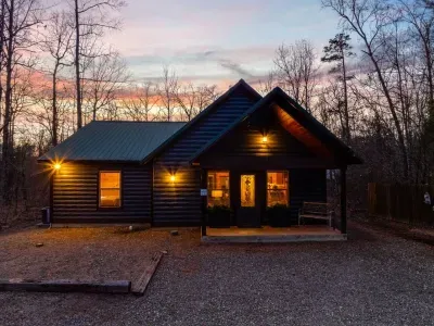 Charming Exterior: Experience tranquility in a beautifully illuminated cabin nestled in nature!