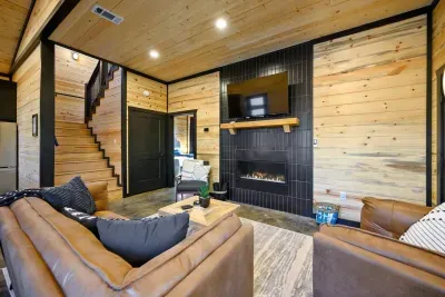 Wandering Pines | Hot Tub • Fire Pit • Bunk Room - image 10 of 41