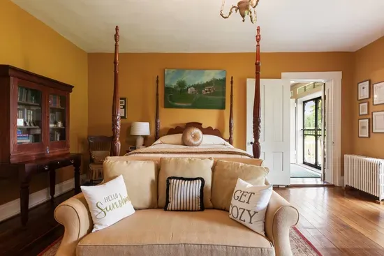 Charming 5-bedroom farmhouse with WiFi, AC in lovely Bardstown