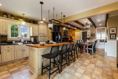 Charming 5-bedroom farmhouse with WiFi, AC in lovely Bardstown - image 28 of 61