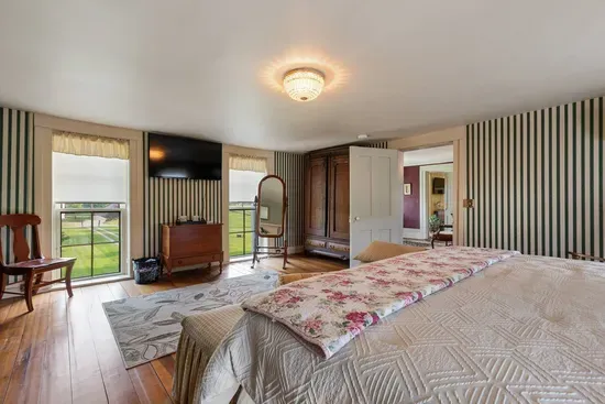 Charming 5-bedroom farmhouse with WiFi, AC in lovely Bardstown