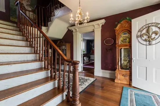 Charming 5-bedroom farmhouse with WiFi, AC in lovely Bardstown