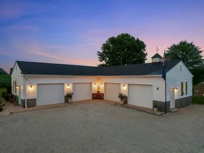 Charming 5-bedroom farmhouse with WiFi, AC in lovely Bardstown - image 57 of 61