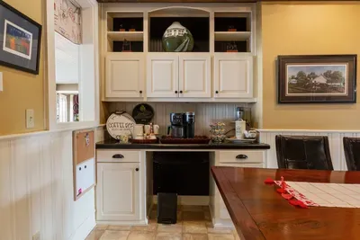 Charming 5-bedroom farmhouse with WiFi, AC in lovely Bardstown - image 25 of 61