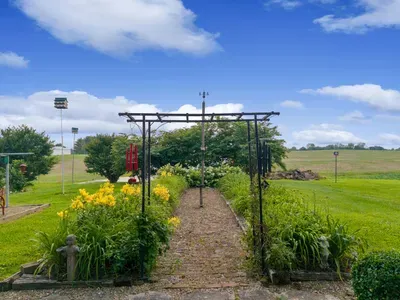 Charming 5-bedroom farmhouse with WiFi, AC in lovely Bardstown - image 54 of 61