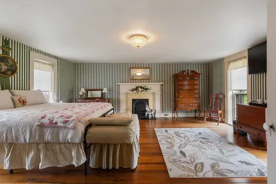 Charming 5-bedroom farmhouse with WiFi, AC in lovely Bardstown