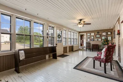 Charming 5-bedroom farmhouse with WiFi, AC in lovely Bardstown - image 21 of 61