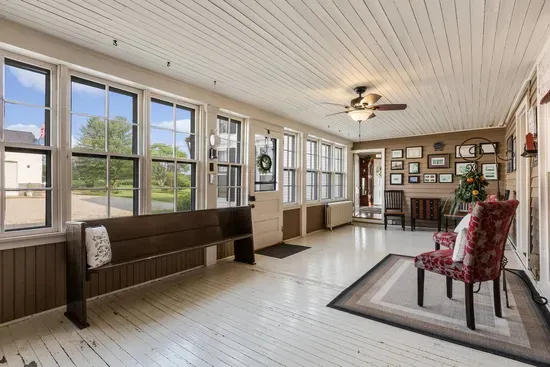Charming 5-bedroom farmhouse with WiFi, AC in lovely Bardstown