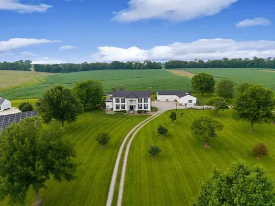 Charming 5-bedroom farmhouse with WiFi, AC in lovely Bardstown