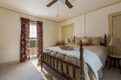 Charming 5-bedroom farmhouse with WiFi, AC in lovely Bardstown - image 49 of 61