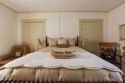 Charming 5-bedroom farmhouse with WiFi, AC in lovely Bardstown - image 50 of 61