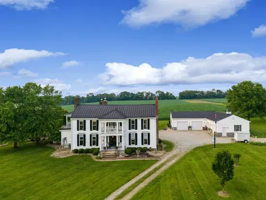 Charming 5-bedroom farmhouse with WiFi, AC in lovely Bardstown