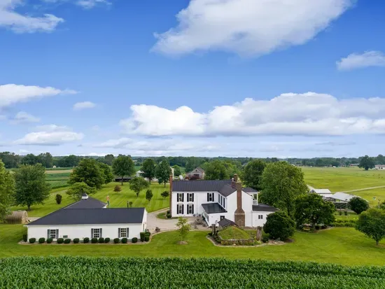 Charming 5-bedroom farmhouse with WiFi, AC in lovely Bardstown