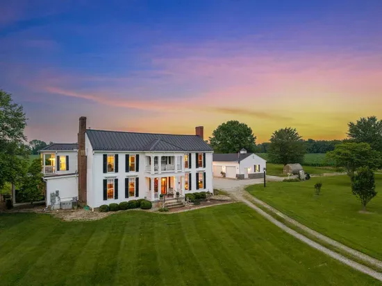 Charming 5-bedroom farmhouse with WiFi, AC in lovely Bardstown