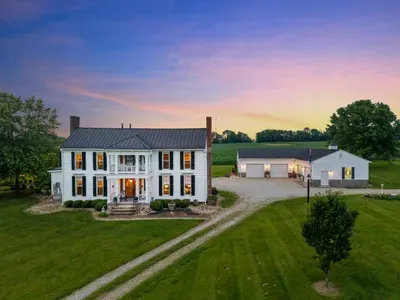 Charming 5-bedroom farmhouse with WiFi, AC in lovely Bardstown - image 17 of 61