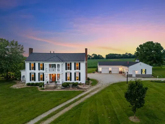 Charming 5-bedroom farmhouse with WiFi, AC in lovely Bardstown