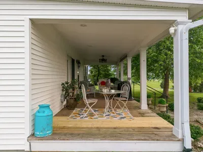 Charming 5-bedroom farmhouse with WiFi, AC in lovely Bardstown - image 12 of 61