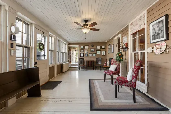 Charming 5-bedroom farmhouse with WiFi, AC in lovely Bardstown