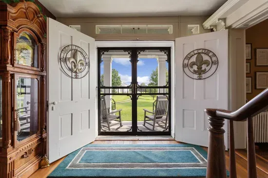 Charming 5-bedroom farmhouse with WiFi, AC in lovely Bardstown