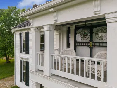 Charming 5-bedroom farmhouse with WiFi, AC in lovely Bardstown - image 15 of 61