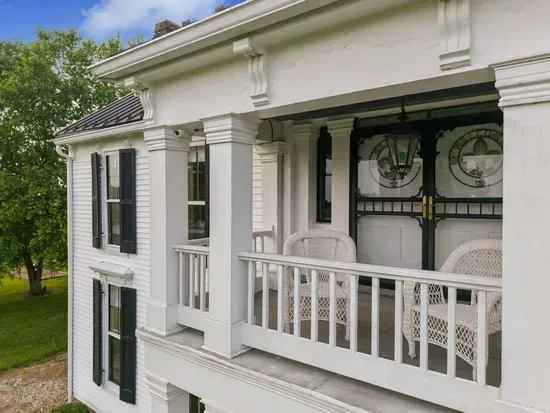 Charming 5-bedroom farmhouse with WiFi, AC in lovely Bardstown