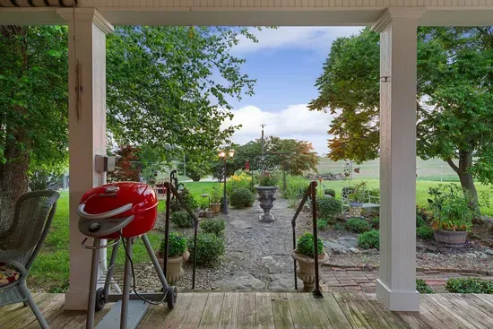 Charming 5-bedroom farmhouse with WiFi, AC in lovely Bardstown