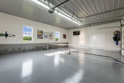 Charming 5-bedroom farmhouse with WiFi, AC in lovely Bardstown - image 61 of 61