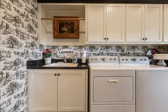 Charming 5-bedroom farmhouse with WiFi, AC in lovely Bardstown