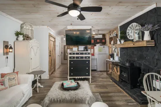 Cozy Mountain Top Ski Studio