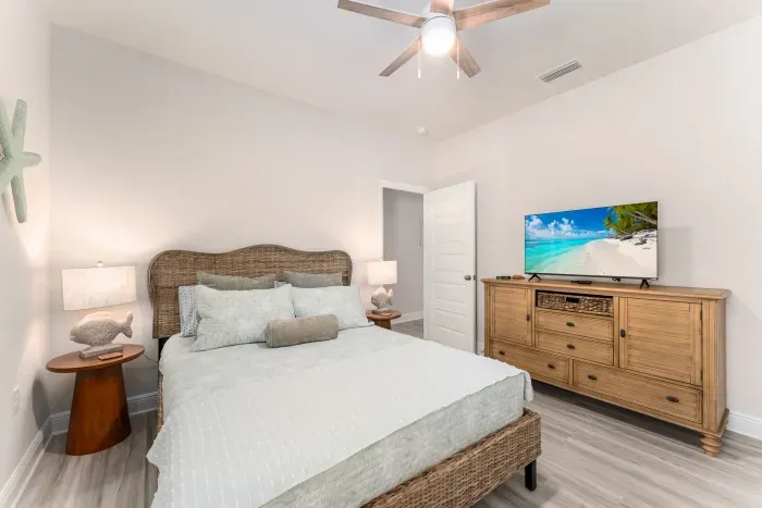 Spacious Queen bedroom.