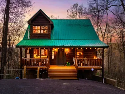 Welcome to Blue Sky Summit! Right in Sevierville where you have access to Gatlinburg/Smoky Mountains and/or Pigeon Forge!