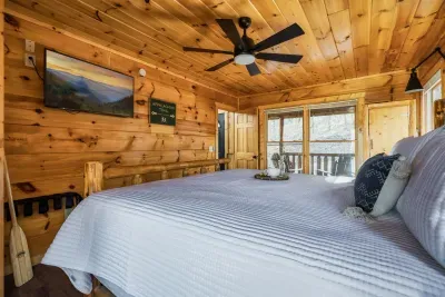 Hiking Room: King size bed