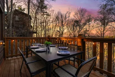 Enjoy the beautiful sunset while eating out on the deck!