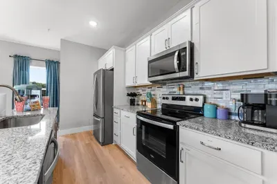 Full kitchen ready for you!