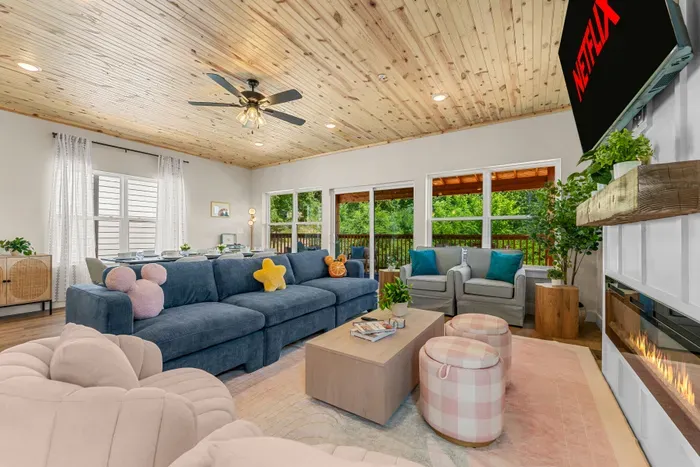 Plush seating, cozy vibes, and room for the whole group. 🛋️🤍