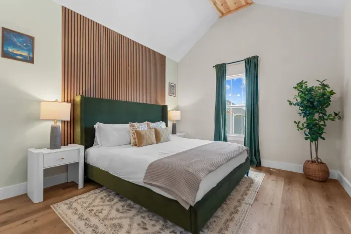 Relax and recharge in a cozy bedroom designed for restful nights and peaceful mornings. ✨