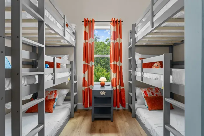 Six cozy beds, perfect for sleepovers, siblings, and unforgettable family getaways! ✨